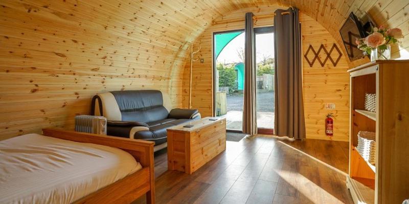 Отель Original Glamping Pod With Hot Tub Фродсхам Экстерьер фото